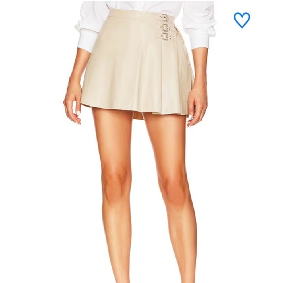 Superdown Jasmine Buckled Mini Skirt Vegan Leather in Sand Size Small - Picture 1 of 11